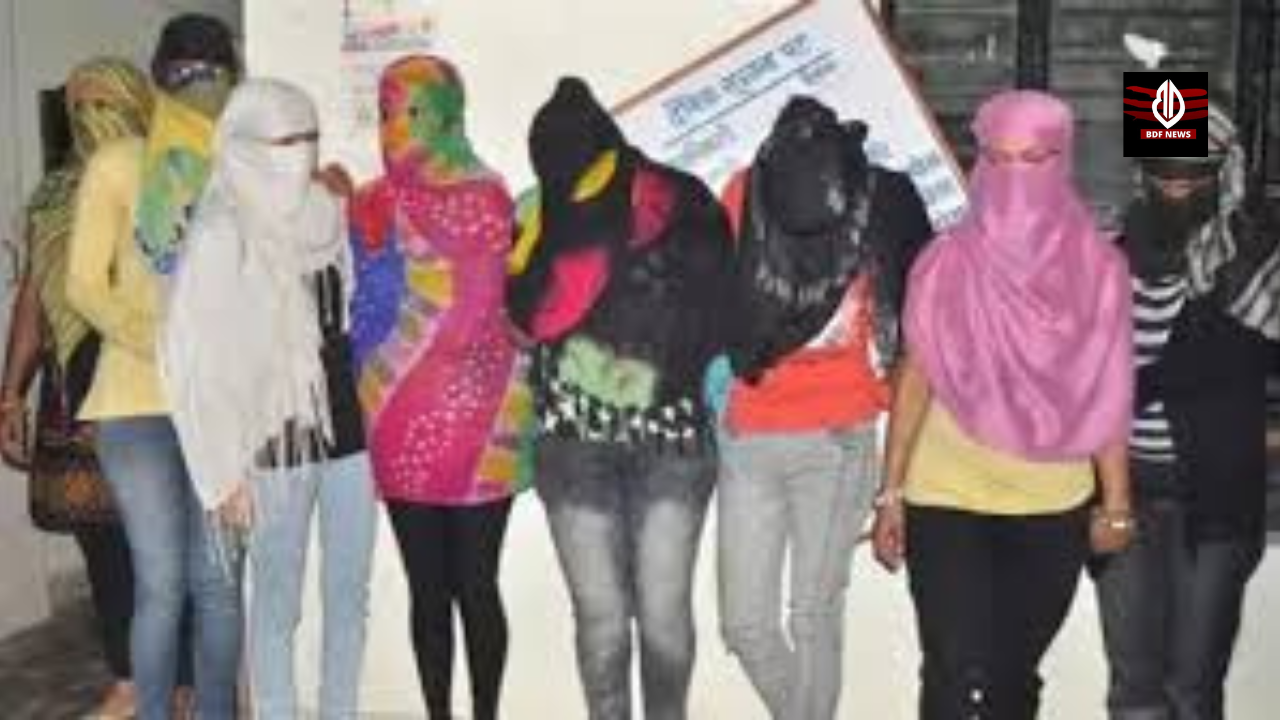 नोएडा पुलिस ने प्रॉस्टिट्यूशन रैकेट का भंडाफोड़ किया, तीन मसाज पार्लर पर छापा मारकर 24 लोगों को गिरफ्तार किया