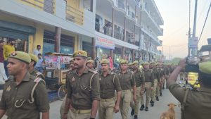 मुख्य  बाजारों, मिश्रित आबादी वाले क्षेत्रों में फ्लैग मार्च निकाला गया