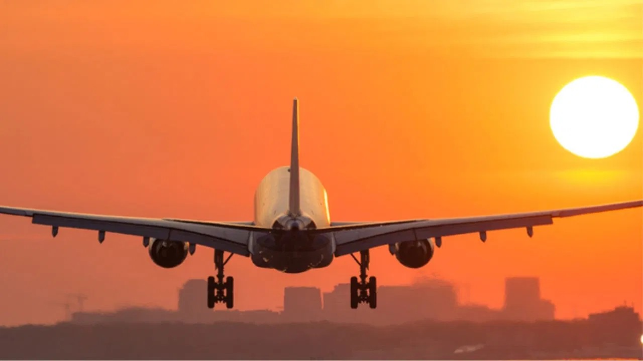 60% सीटों पर कोई फ़ीस नहीं… एयरलाइंस ने DGCA के दिशानिर्देशों का विरोध क्यों किया?