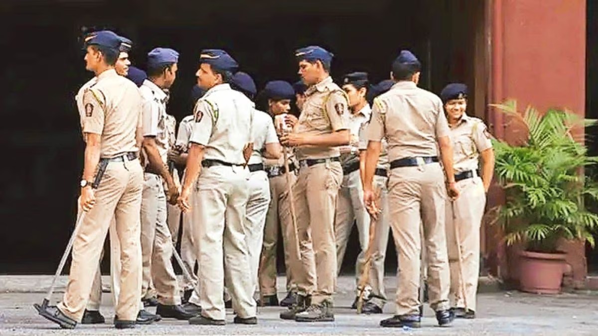 ग्रेटर नोएडा में पुलिसकर्मी से लूट: कार में बिठाकर किया हमला