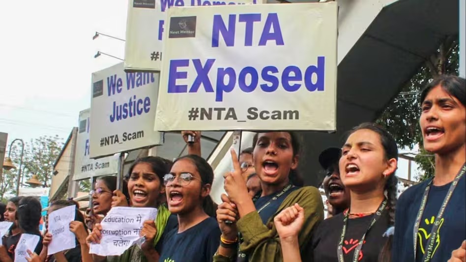 जब NEET में 67 छात्रों ने 720 में से 720 अंक हासिल किए… NTA अपनी साख पर पहले भी ऐसे 12 दाग लग चुके हैं—भरोसा टूट रहा है