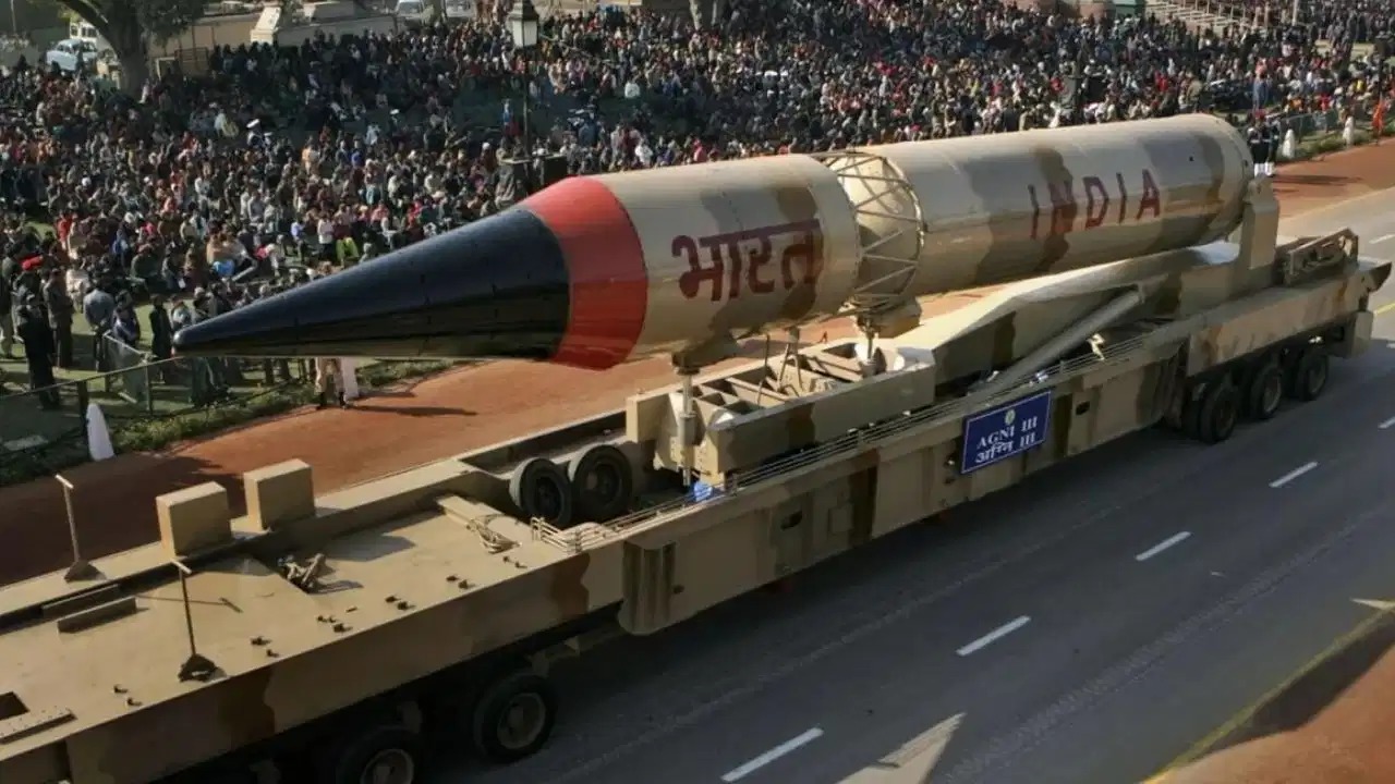 भारत के परमाणु हथियारों के जखीरे में बढ़ोतरी: जानिए अभी कितनी संख्या है