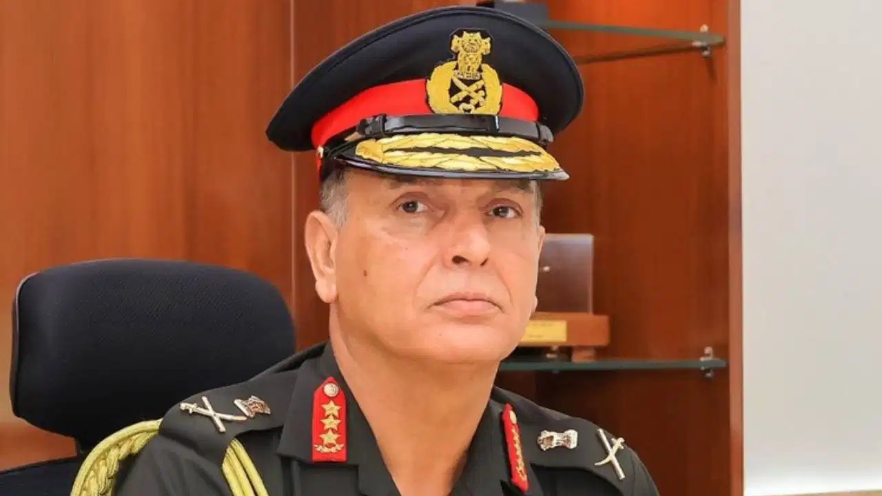 अमेरिका और भारत में पढ़ाई करने वाले लेफ्टिनेंट जनरल धीरज सेठ देश के अगले आर्मी चीफ बनने जा रहे हैं