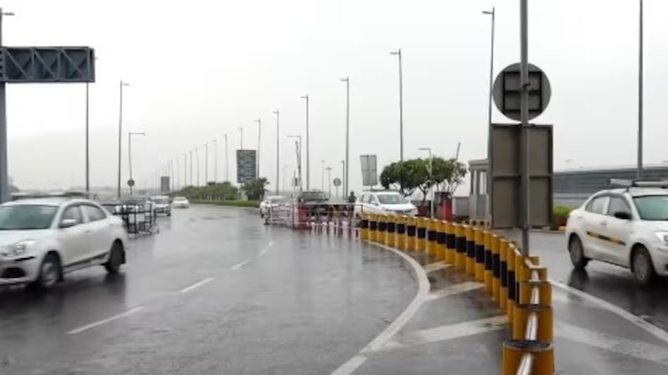 दिल्ली में हल्की बारिश से बदला मौसम का मिजाज; मौसम हुआ सुहावना