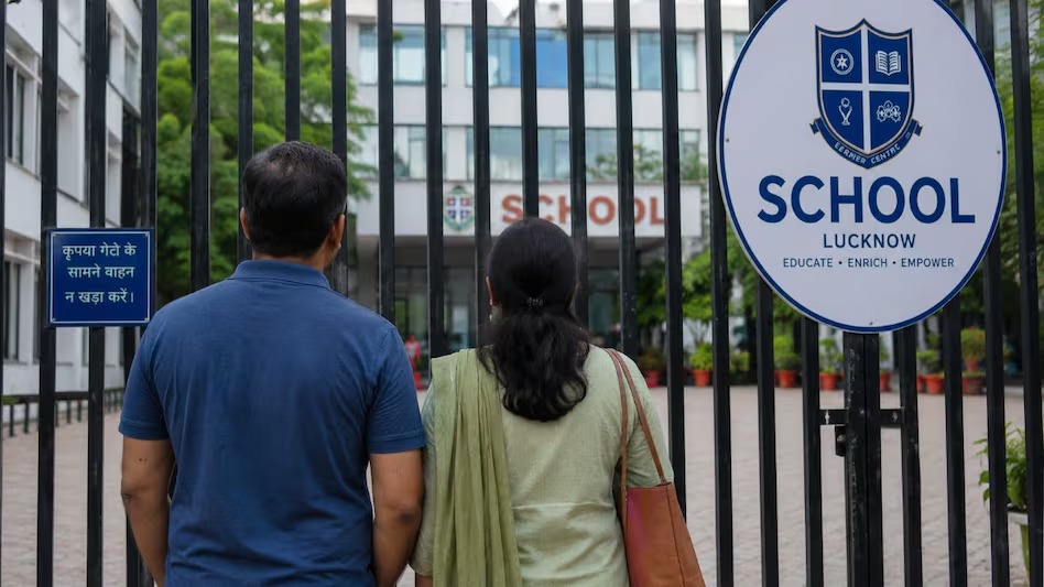 लखनऊ में नर्सरी के 5 साल के छात्र को क्लास मॉनिटर ने 10 मिनट तक पीटा!