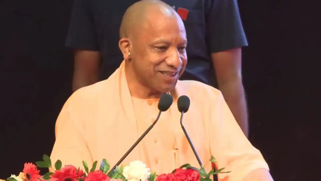 “UP में बेटियों को परेशान करने की हिम्मत करने वाला अपनी मौत का वारंट खुद लिख रहा है”: CM योगी ने लखनऊ में कहा