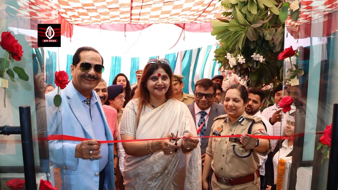 FDRC NOIDA POLICE गौतमबुद्ध नगर की पुलिस कमिश्नर लत्र्मी सिंह जी ने कल ग्रेटर नोएडा के शारदा यूनिवर्सिटी में एफडीआरसी यानी (फैमिली डिस्प्यूट रिजॉल्यूशन क्लीनिक) की 6ठी वर्षगांठ मनाई,